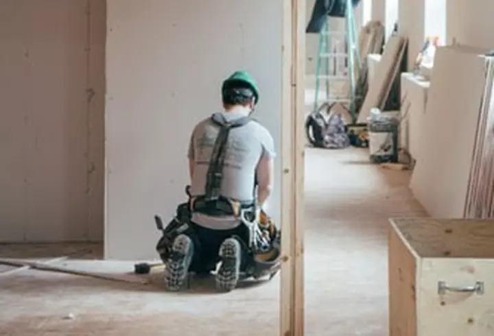 (P) 5 bluze elegante în culori tomnatice perfecte pentru a-ți îndulci fiecare ținută