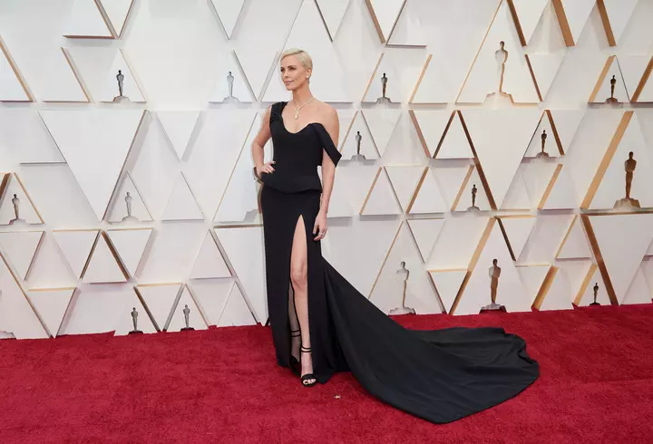 Elena Ionescu, revoltată după ce a fost marginalizată de Faimoși la Survivor: "Pentru că nu sunt în grațiile băieților precum Grațiela Duban și că nu dorm noaptea lângă ei?"