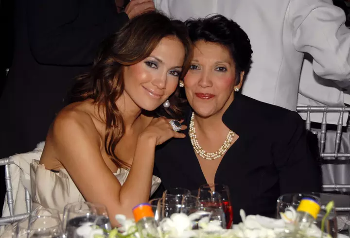 Dieta pe care o ține Sharon Stone pentru a arăta impecabil la aproape 62 de ani. Mănâncă ciocolată, dar nu consumă alcool