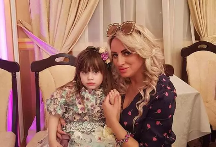 Dieta pe care o ține Sharon Stone pentru a arăta impecabil la aproape 62 de ani. Mănâncă ciocolată, dar nu consumă alcool