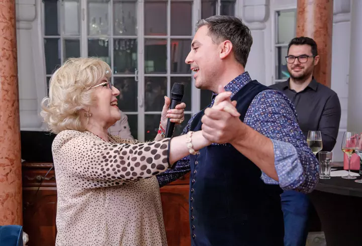 Nicole Cherry a făcut furori dezbrăcată pe internet. A dansat fără inhibiții și și-a arătat sânii