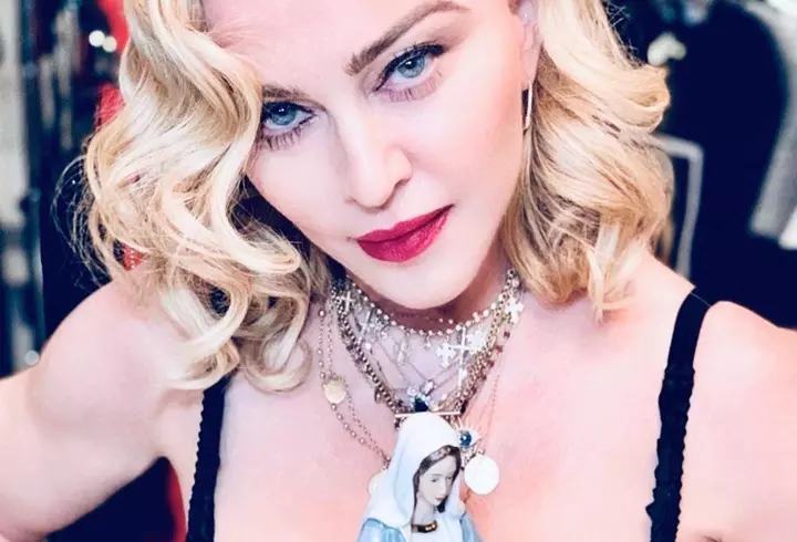 Dieta pe care o ține Sharon Stone pentru a arăta impecabil la aproape 62 de ani. Mănâncă ciocolată, dar nu consumă alcool