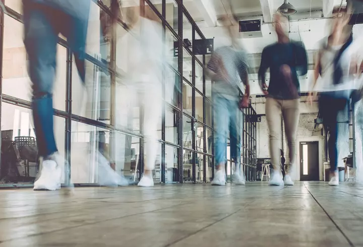 HUAWEI P40 lite, noul smartphone de la HUAWEI care ține pasul cu tendințele în modă