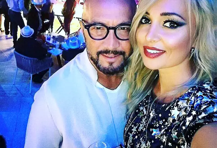 Un influencer de 21 de ani a anunțat că a fost testat pozitiv pentru coronavirus. Rezultatul vine la câteva zile după ce a lins o toaletă