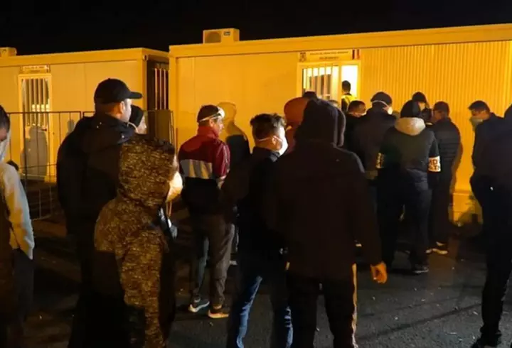 Un bărbat, recent venit din Italia a fost prins într-un autobuz din Capitală. Autoritățile i-au deschis dosar penal pentru zădărnicirea combaterii bolilor