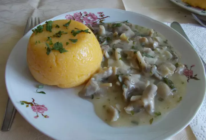 Mănânci halva? Ar putea fi toxică pentru organism. Ce conține, de fapt, halvaua