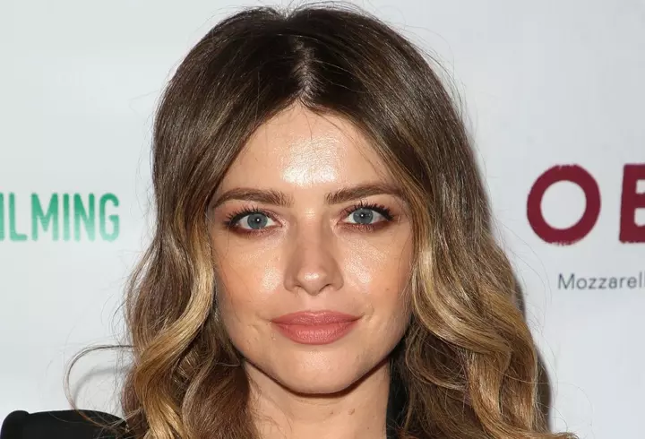 Gina Pistol nu mai ține cont de calorii! A ieșit singură la restaurant și și-a satisfăcut toate poftele culinare