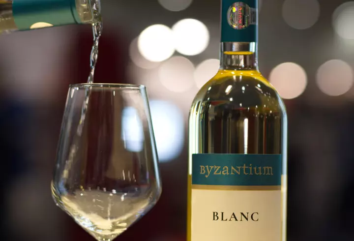 [Dă binele mai departe] Trust Motors oferă trei autovehicule Peugeot Institutului Național de Boli Infecțioase „Prof. Dr. Matei Bals”