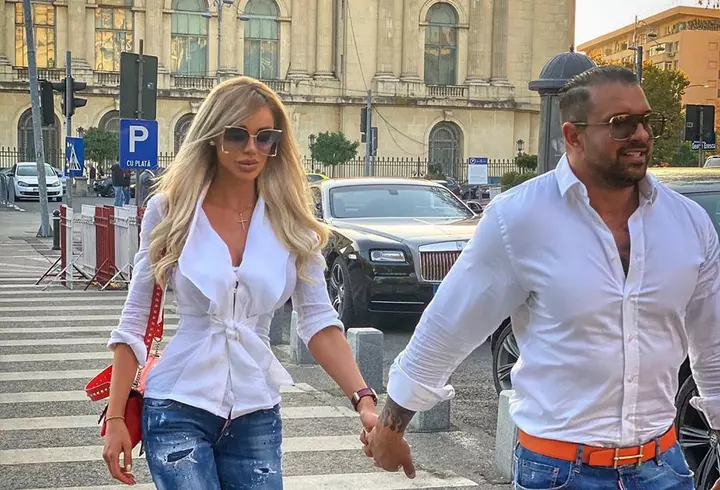 Români în Italia. Ștefan Gabriel coase măști și le oferă gratis oamenilor: "Unele le-am și decorat, erau pentru copii și am vrut să-i fac să zâmbească. Fac asta din suflet"