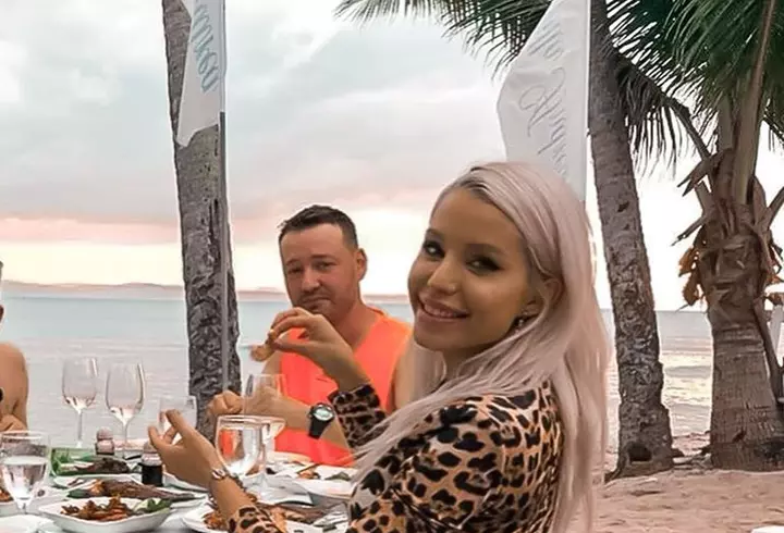 Adelina Pestrițu și Virgil Șteblea împlinesc azi 3 ani de când sunt împreună.  "Izolarea ne face să ne imaginăm cum ar fi viața cu un frățior pentru micuța noastră"