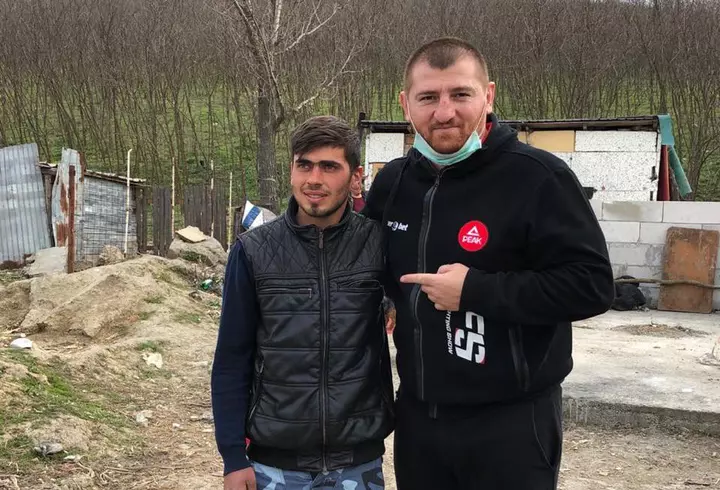 Adelina Pestrițu și Virgil Șteblea împlinesc azi 3 ani de când sunt împreună.  "Izolarea ne face să ne imaginăm cum ar fi viața cu un frățior pentru micuța noastră"