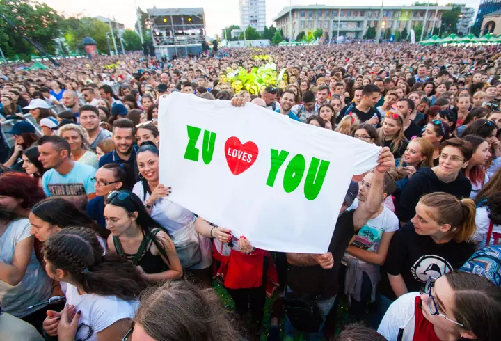 Se transmite coronavirusul prin sărut sau sex? Răspunsul experților: "Știm că noul COVID-19 se află în secrețiile respiratorii, dar..."