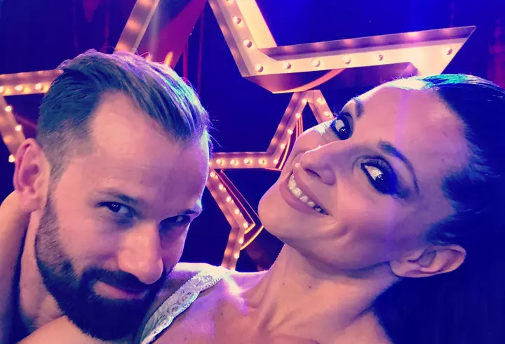 Adelina Pestrițu și Virgil Șteblea împlinesc azi 3 ani de când sunt împreună.  "Izolarea ne face să ne imaginăm cum ar fi viața cu un frățior pentru micuța noastră"