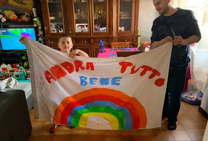 Adevăr sau mit: Dacă beau apă la fiecare 15 minute, mă feresc de coronavirus? Răspunsul oficial este ferm!