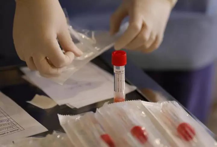 Mesajul unei tinere infectate cu noul coronavirus: "Dacă cineva se gândește să își asume vreun risc, doar uitați-vă la mine. Sunt la Terapie Intensivă, nu pot să respir fără tub"