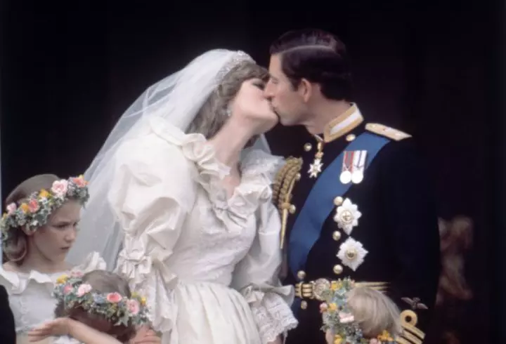 Adelina Pestrițu și Virgil Șteblea împlinesc azi 3 ani de când sunt împreună.  "Izolarea ne face să ne imaginăm cum ar fi viața cu un frățior pentru micuța noastră"