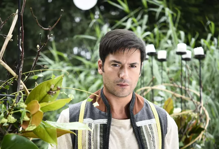 Români în Italia. Ștefan Gabriel coase măști și le oferă gratis oamenilor: "Unele le-am și decorat, erau pentru copii și am vrut să-i fac să zâmbească. Fac asta din suflet"