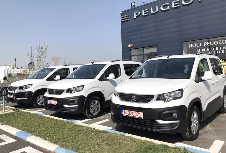 [Dă binele mai departe] AVON România împreună cu AMMA PRINT donează viziere pentru personalul medical