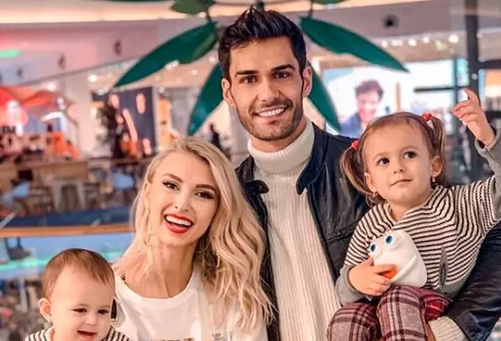 Români în Italia. Ștefan Gabriel coase măști și le oferă gratis oamenilor: "Unele le-am și decorat, erau pentru copii și am vrut să-i fac să zâmbească. Fac asta din suflet"