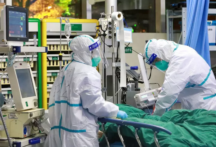 Mesajul unei tinere infectate cu noul coronavirus: "Dacă cineva se gândește să își asume vreun risc, doar uitați-vă la mine. Sunt la Terapie Intensivă, nu pot să respir fără tub"