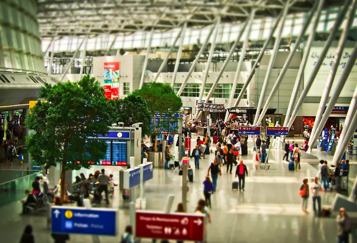 Un bărbat, recent venit din Italia a fost prins într-un autobuz din Capitală. Autoritățile i-au deschis dosar penal pentru zădărnicirea combaterii bolilor