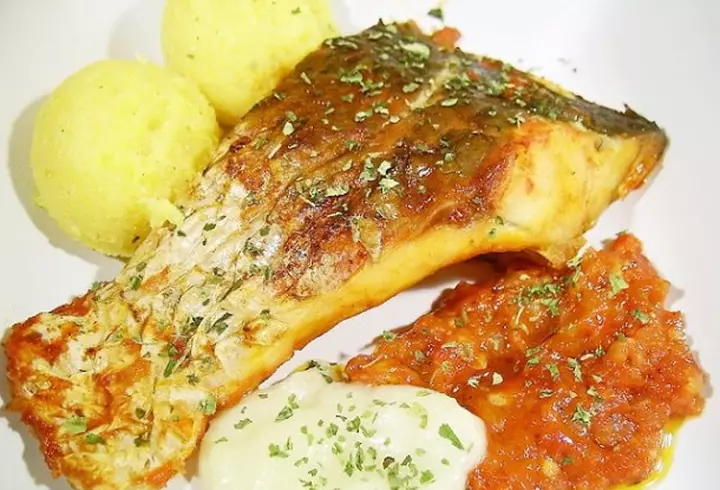 Ce beneficii asupra organismului au peștele și fructele de mare: sunt bune pentru imunitate, inimă și creier!