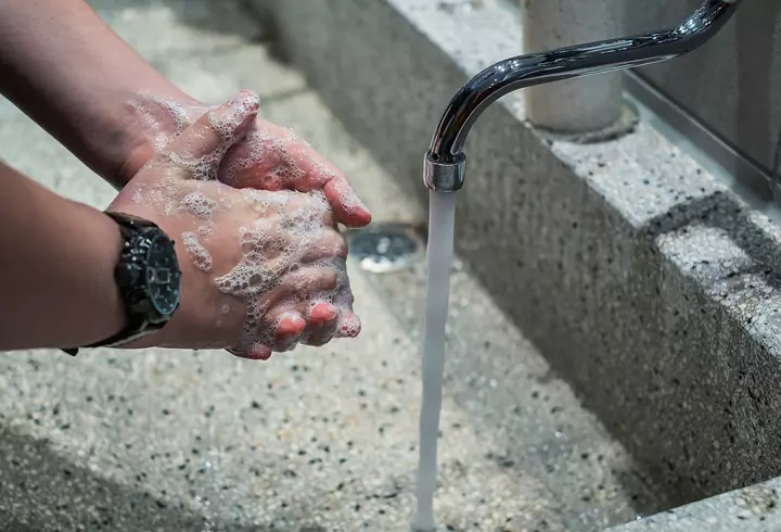 Mesajul unei tinere infectate cu noul coronavirus: "Dacă cineva se gândește să își asume vreun risc, doar uitați-vă la mine. Sunt la Terapie Intensivă, nu pot să respir fără tub"