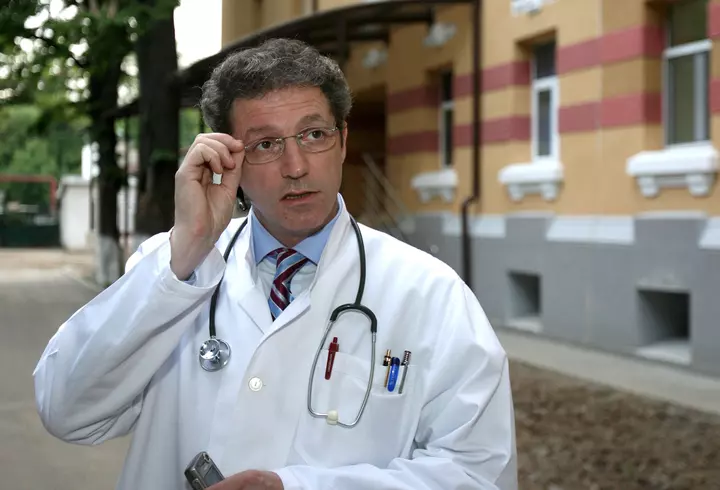 Mesajul unei tinere infectate cu noul coronavirus: "Dacă cineva se gândește să își asume vreun risc, doar uitați-vă la mine. Sunt la Terapie Intensivă, nu pot să respir fără tub"