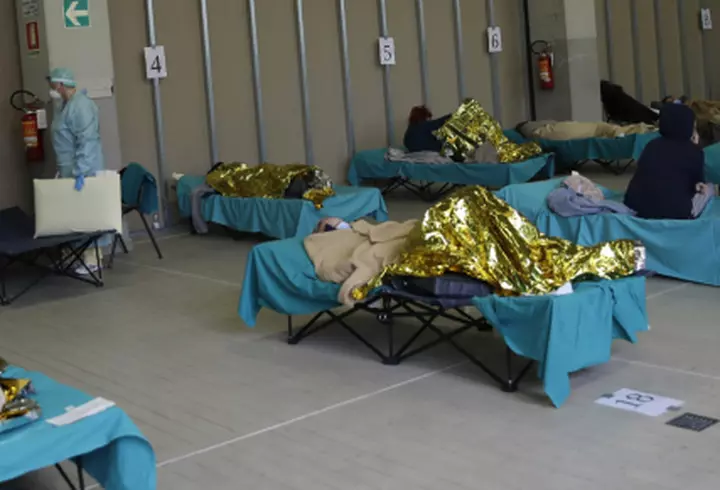 Mesajul unei tinere infectate cu noul coronavirus: "Dacă cineva se gândește să își asume vreun risc, doar uitați-vă la mine. Sunt la Terapie Intensivă, nu pot să respir fără tub"