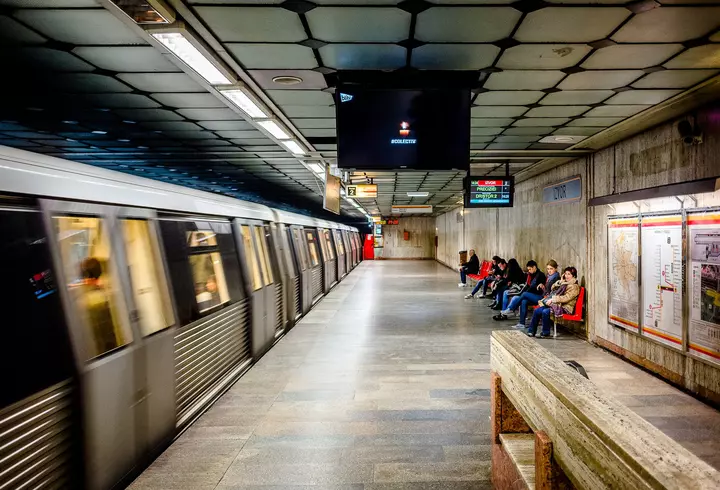 Adevăr sau mit: Dacă beau apă la fiecare 15 minute, mă feresc de coronavirus? Răspunsul oficial este ferm!