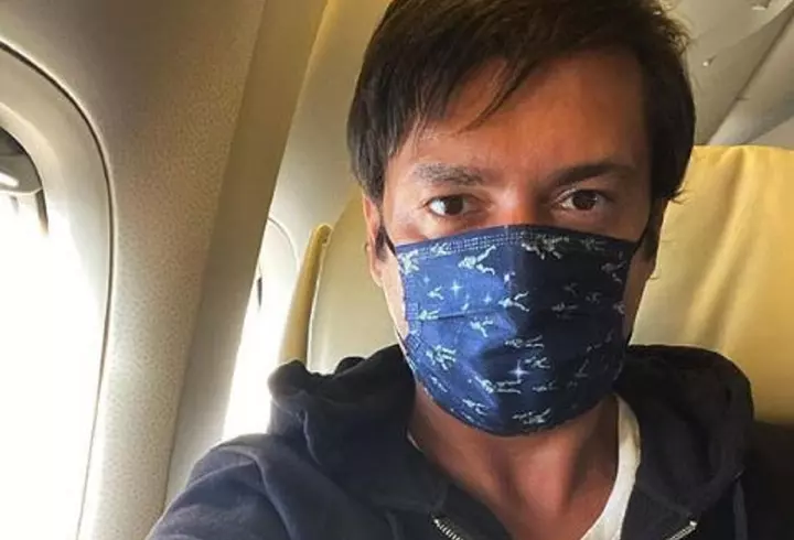 Un influencer de 21 de ani a anunțat că a fost testat pozitiv pentru coronavirus. Rezultatul vine la câteva zile după ce a lins o toaletă