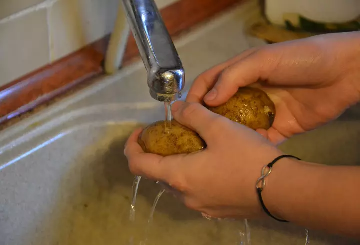 Un băiețel de 5 ani, infectat cu coronavirus, își întreabă mama dacă va muri. Mesajul emoționant al femeii: ”Stați acasă!”