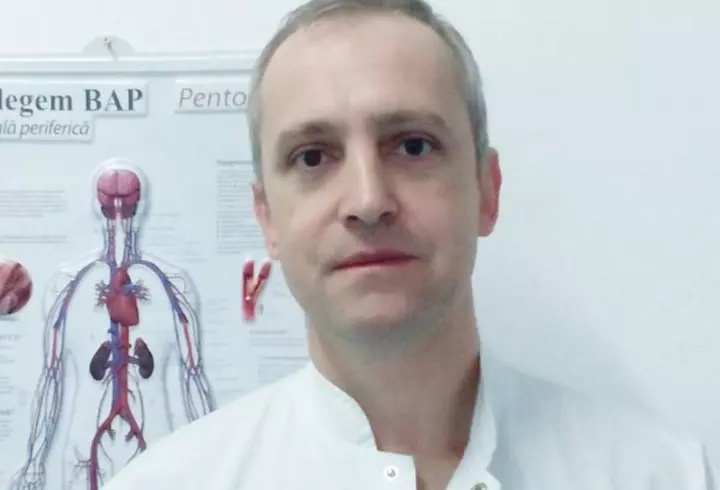 Studiu: Coronavirusul se poate răspândi de pe tălpile pantofilor și prin expirație, până la 4 metri