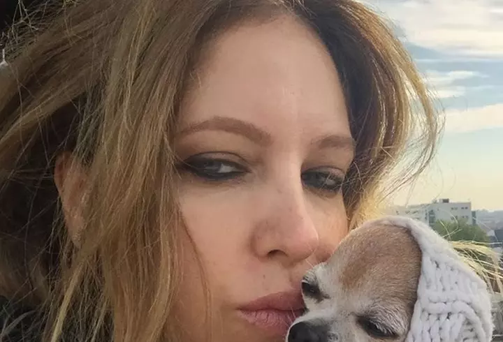 Gimnasta Monica Roșu, gest impresionant în plină pandemie de COVID-19. A împărțit bătrânilor pachete cu alimente: ”Este o experiență care te readuce cu picioarele pe pământ”