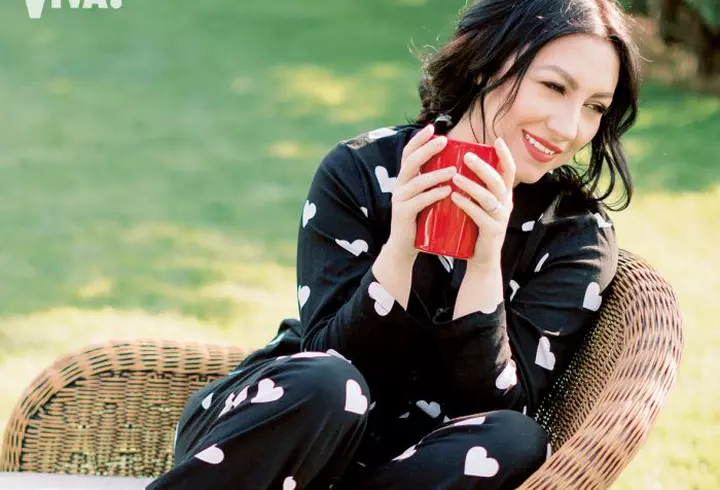 Gimnasta Monica Roșu, gest impresionant în plină pandemie de COVID-19. A împărțit bătrânilor pachete cu alimente: ”Este o experiență care te readuce cu picioarele pe pământ”