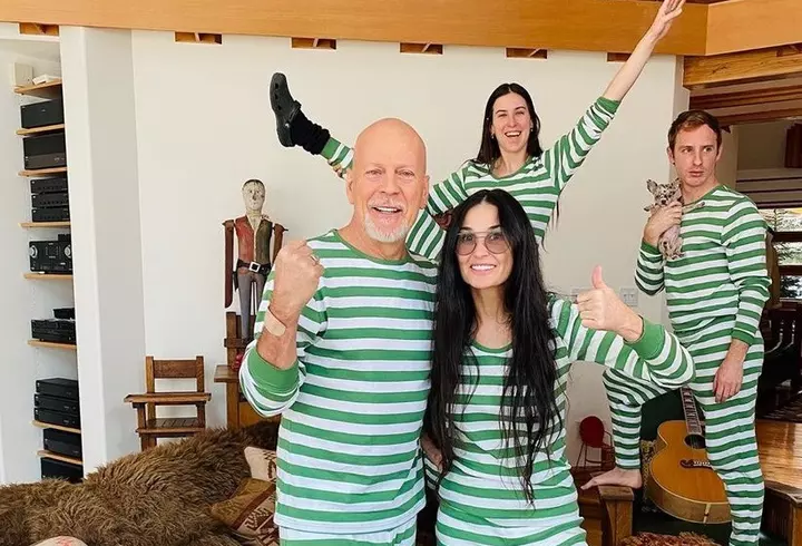 Larisa Iordache, voluntar în timpul pandemiei de coronavirus. A schimbat costumul de gimnastă cu uniforma de Poliție și a ieșit în stradă!