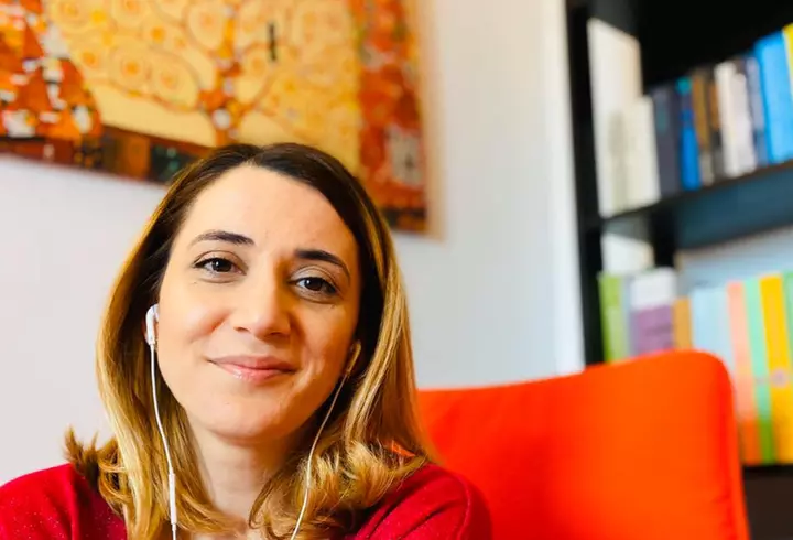 Gimnasta Monica Roșu, gest impresionant în plină pandemie de COVID-19. A împărțit bătrânilor pachete cu alimente: ”Este o experiență care te readuce cu picioarele pe pământ”