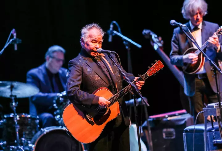 Larisa Iordache, voluntar în timpul pandemiei de coronavirus. A schimbat costumul de gimnastă cu uniforma de Poliție și a ieșit în stradă!