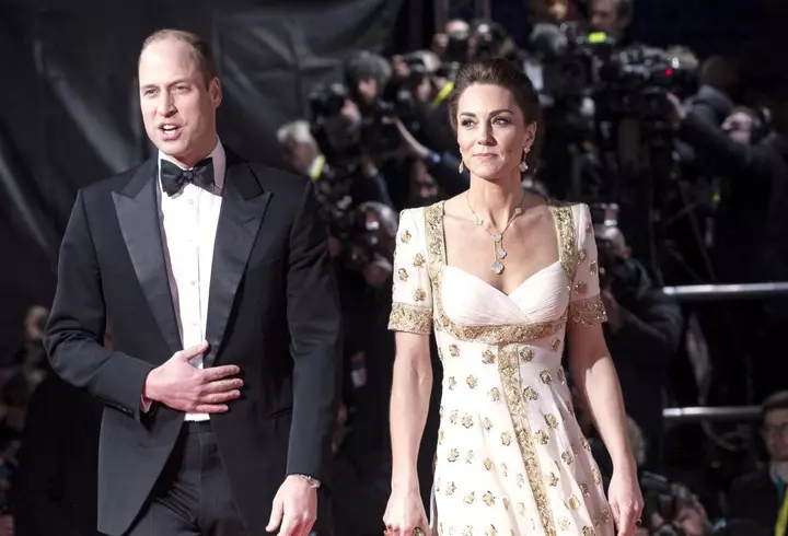 Gimnasta Monica Roșu, gest impresionant în plină pandemie de COVID-19. A împărțit bătrânilor pachete cu alimente: ”Este o experiență care te readuce cu picioarele pe pământ”