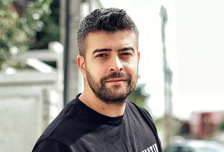 În timp ce țara se teme de coronavirus, Dragoș Bucur s-a izolat din cauza din cauza altei boli contagioase. A făcut varicelă la 42 de ani