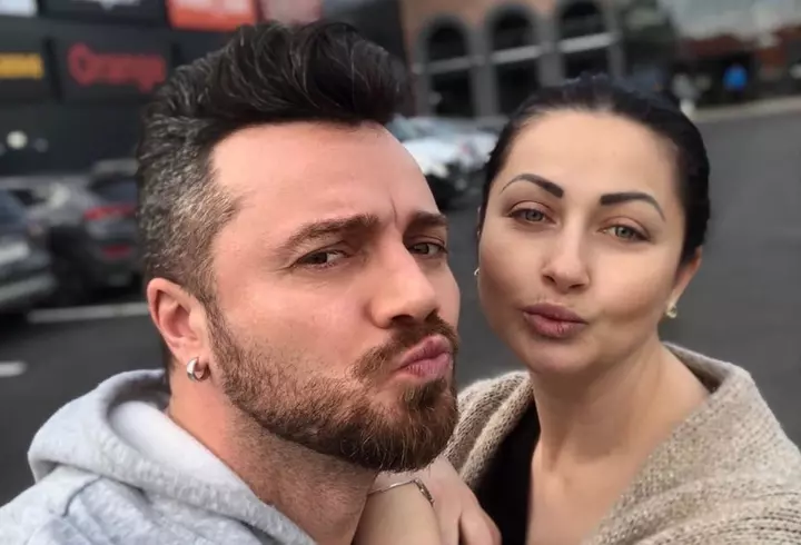 Gimnasta Monica Roșu, gest impresionant în plină pandemie de COVID-19. A împărțit bătrânilor pachete cu alimente: ”Este o experiență care te readuce cu picioarele pe pământ”