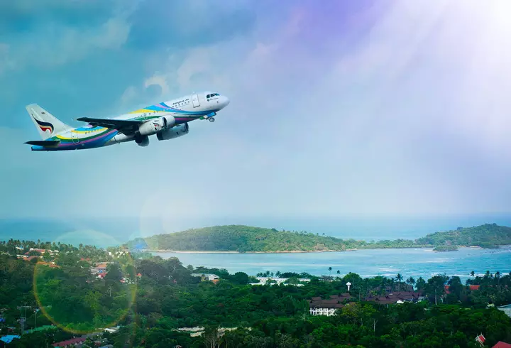 Studiu: Coronavirusul se poate răspândi de pe tălpile pantofilor și prin expirație, până la 4 metri