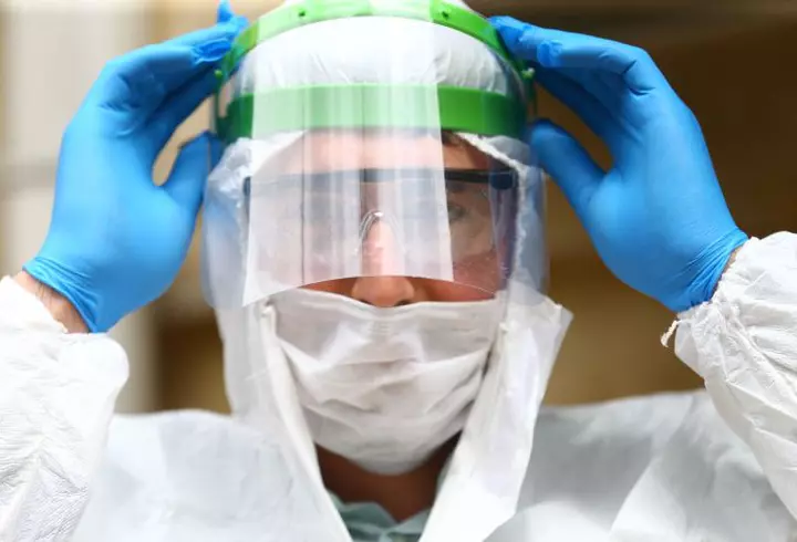 Un medic pneumolog ne învață cum să ne igienizăm nasul și gâtul acasă, pentru a preîntâmpina infectarea cu COVID-19. Atenție: unele remedii naturiste cresc șansele de a contacta virusul!