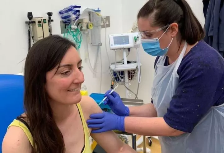 Un medic pneumolog ne învață cum să ne igienizăm nasul și gâtul acasă, pentru a preîntâmpina infectarea cu COVID-19. Atenție: unele remedii naturiste cresc șansele de a contacta virusul!