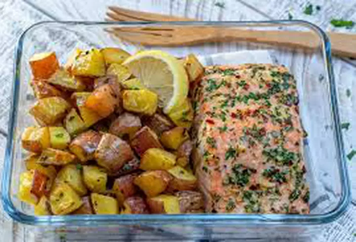 Tagliatelle cu creveți, ciuperci și sos rosé cremos