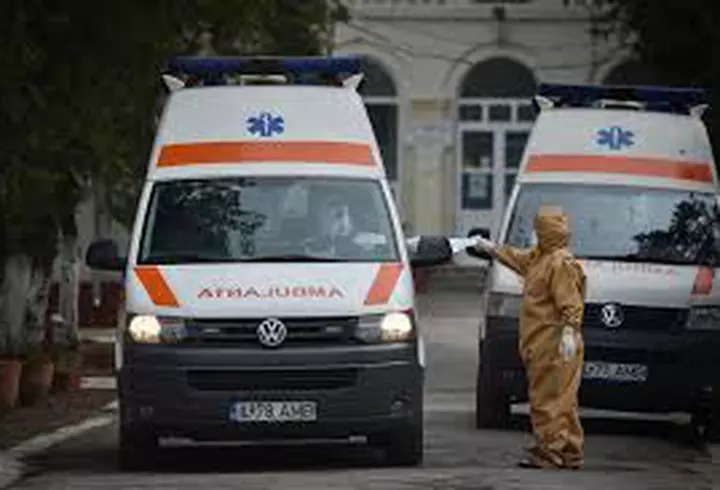 Caz revoltător la un hotel din Mamaia, unde se află în carantină 523 de oameni: mâncare expirată, pusă în vase pline cu mucegai