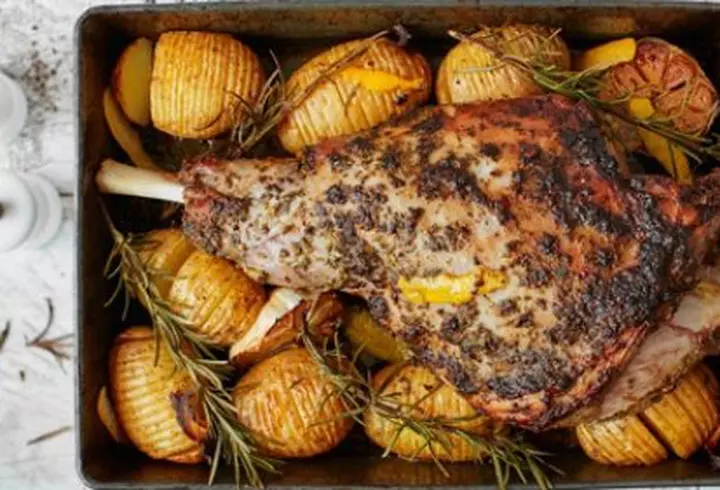 Tagliatelle cu creveți, ciuperci și sos rosé cremos