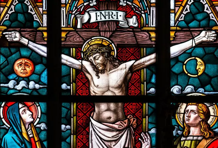 Studiu: Coronavirusul se poate răspândi de pe tălpile pantofilor și prin expirație, până la 4 metri