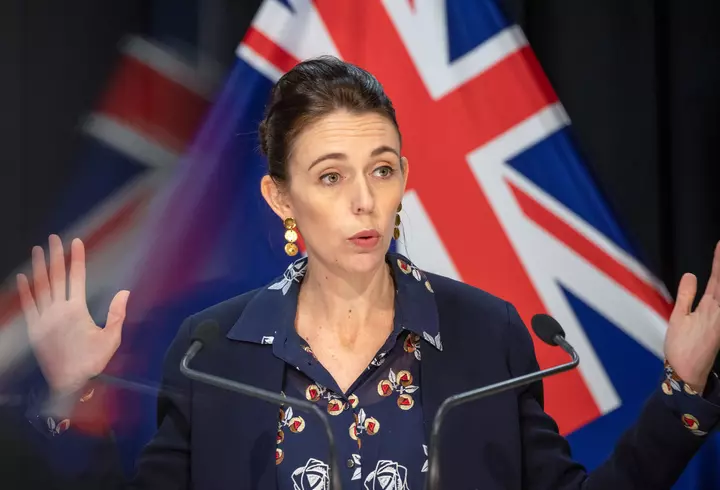 Un medic pneumolog ne învață cum să ne igienizăm nasul și gâtul acasă, pentru a preîntâmpina infectarea cu COVID-19. Atenție: unele remedii naturiste cresc șansele de a contacta virusul!