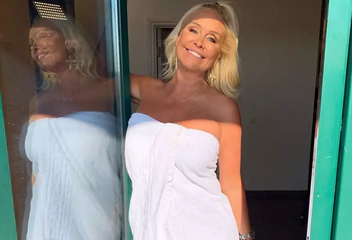 Gimnasta Monica Roșu, gest impresionant în plină pandemie de COVID-19. A împărțit bătrânilor pachete cu alimente: ”Este o experiență care te readuce cu picioarele pe pământ”